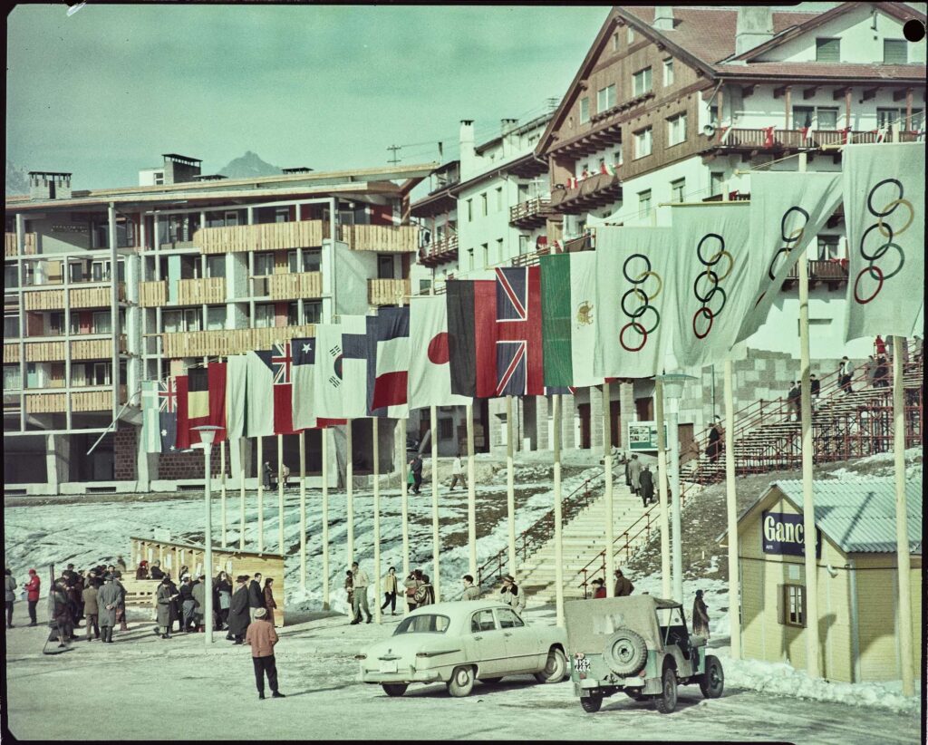 La strada per Cortina. VII Giochi Olimpici Invernali 1956