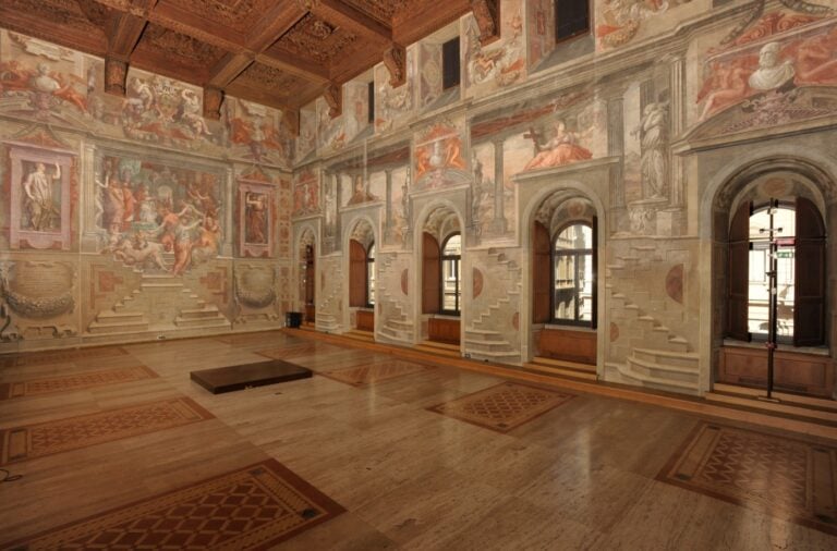 Linda Karshan in mostra a Roma. Il respiro come Humana Misura tra disegno e performance