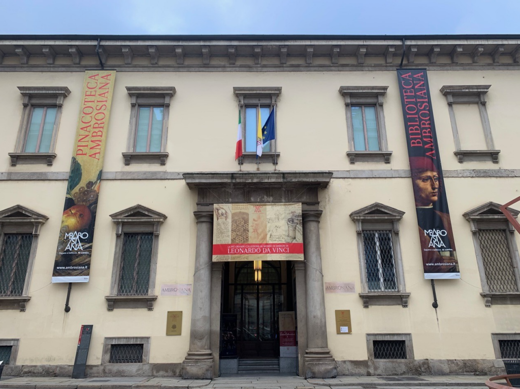 L'ingresso del complesso dell'Ambrosiana a Milano