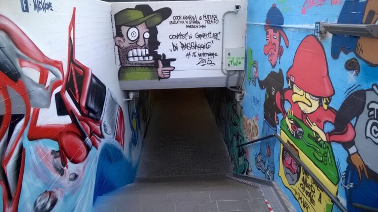 Trento, i graffiti (oggi coperti) del sottopasso di via Canestrini