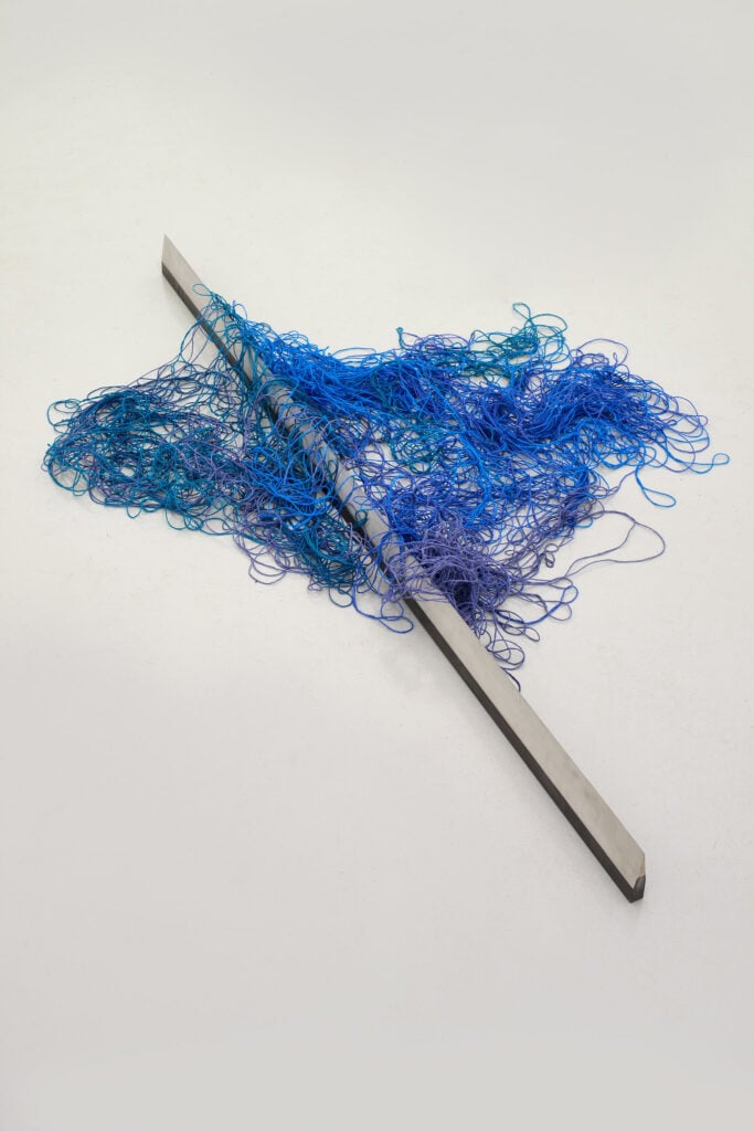 Sheila Hicks & Paolo Icaro – Live Wires