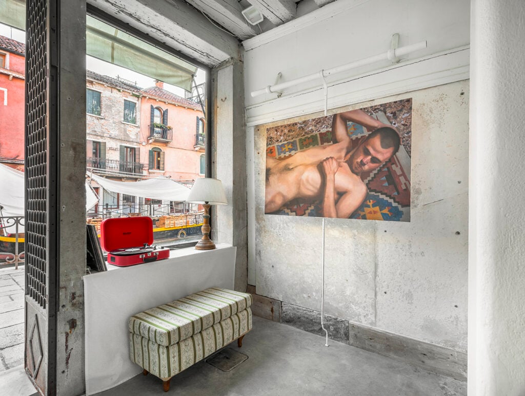 Jacopo Zambello, Sprofonda ovunque. Installation view, 10 & zero uno. Photo Filippo Molena