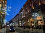 Olimpiadi invernali Milano-Cortina 2026, Installazioni neon in via Orefici a Milano