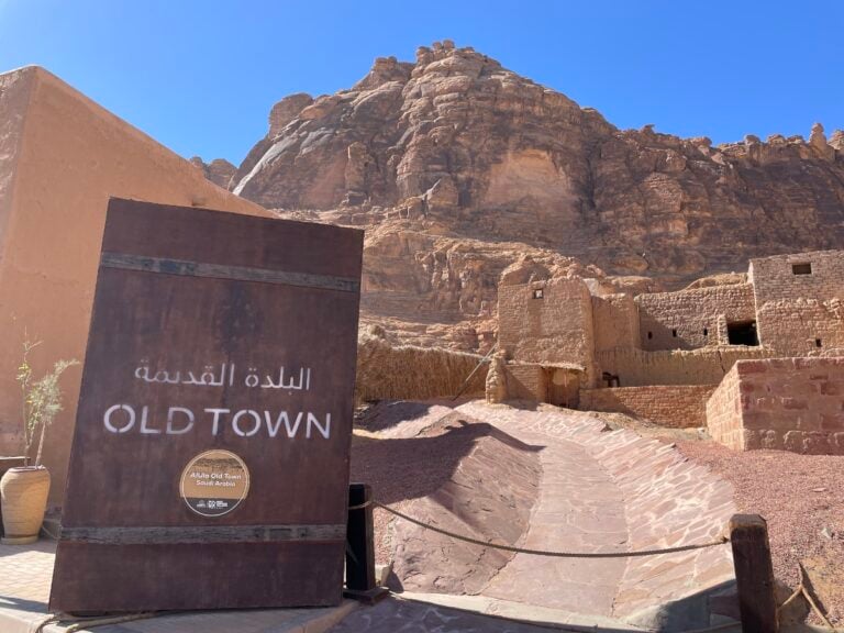 Arte, paesaggio, cibo, archeologia in Arabia Saudita. AlUla vuole diventare la nuova meta del turismo culturale rigenerativo