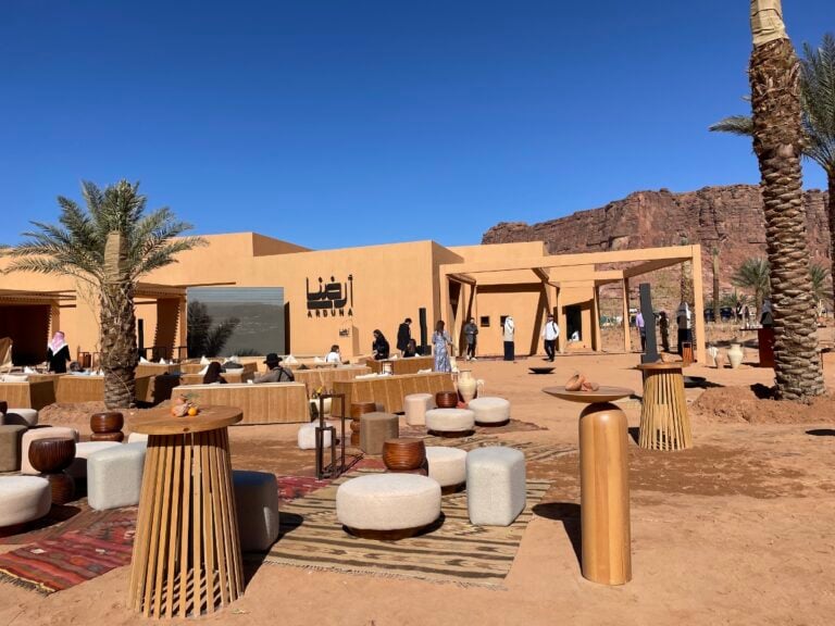 Arte, paesaggio, cibo, archeologia in Arabia Saudita. AlUla vuole diventare la nuova meta del turismo culturale rigenerativo