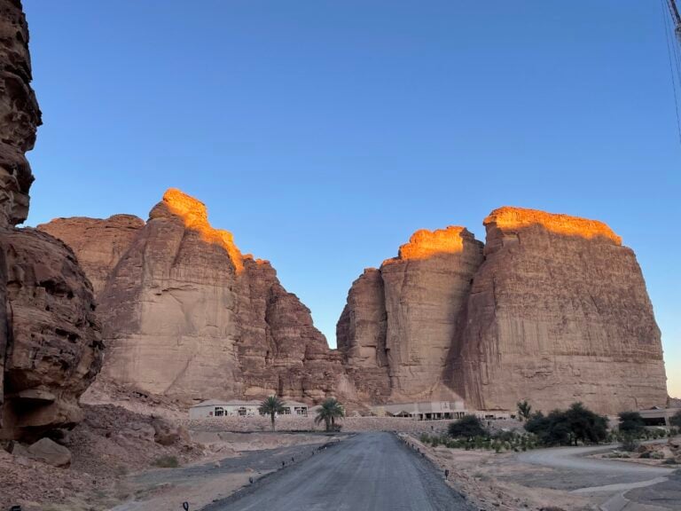 Arte, paesaggio, cibo, archeologia in Arabia Saudita. AlUla vuole diventare la nuova meta del turismo culturale rigenerativo