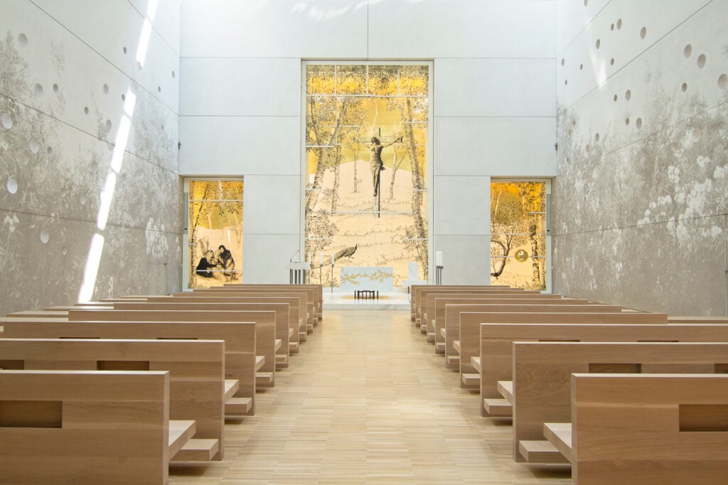 Andrea Mastrovito, GV 19,30, 2011-2014. Installazione permanente presso la Chiesa dell’Ospedale San Giovanni XXIII di Bergamo. Photo Maria Zanchi