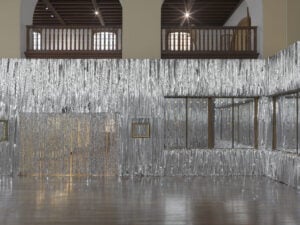 In un museo di Ginevra l’artista John Armleder trasforma la collezione in conversazione