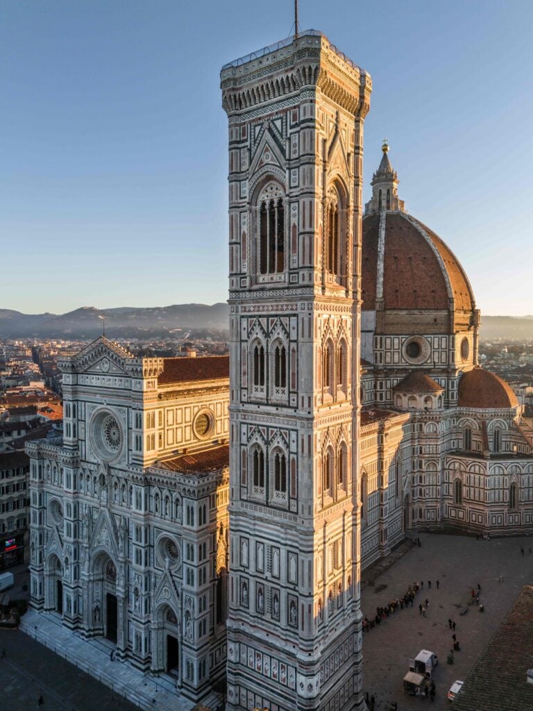 Servono oltre 60 milioni di euro per restaurare il Campanile di Giotto (e i monumenti di Piazza del Duomo a Firenze)