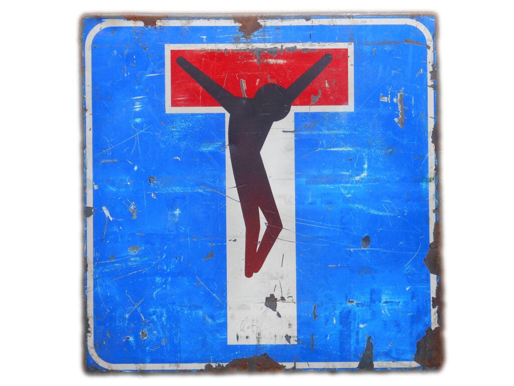 A Firenze hanno distrutto l'Uomo Comune dello street artist Clet