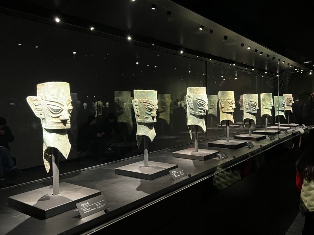 Figure in bronzo, Museo di Sanxingdui, Cina. Photo Jade Vlietstra