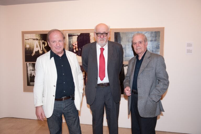 Franco Vaccari, Emilio Mazzoli, Nanni Balestrini in occasione della mostra Diramazioni, Galleria Mazzoli, Modena, 2010. Courtesy Galleria Mazzoli, Modena. Ph. Rolando Paolo Guerzoni