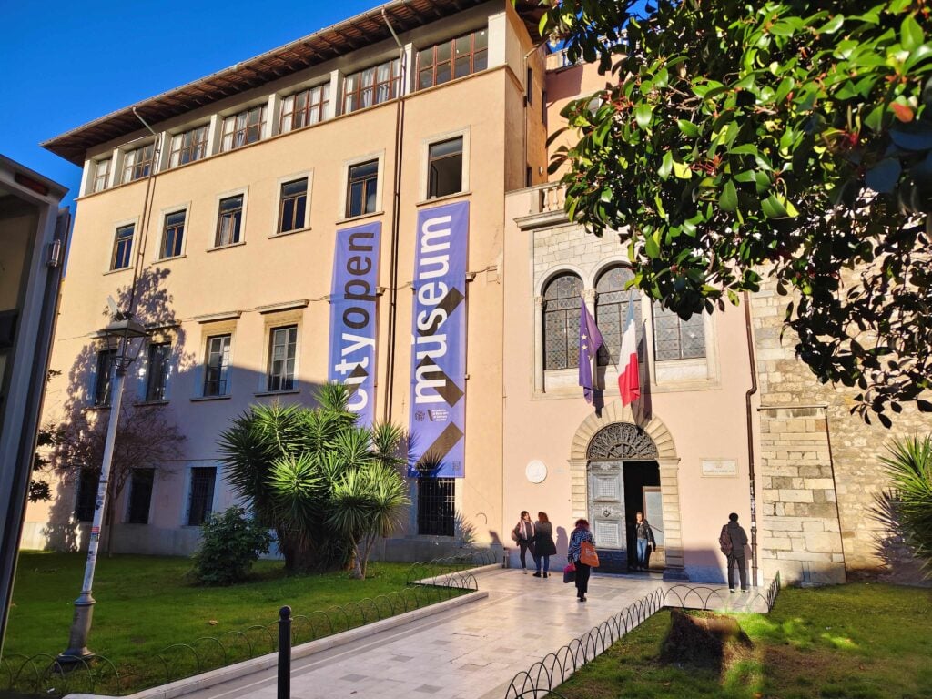Gi esterni dell'Accademia di Belle Arti di Carrara. Crediti Accademia di Belle Arti di Carrara
