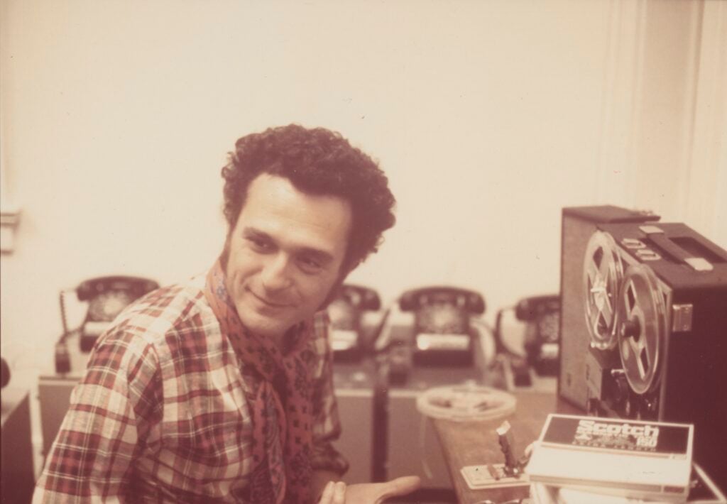 John Giorno con "Dial-A-Poem". Ph: Michael McClanathan, 1970. Courtesy of Giorno Poetry Systems