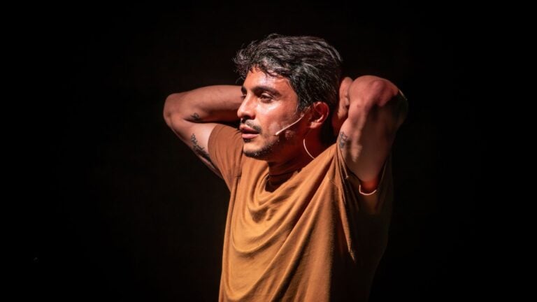 Lorent Saleh, La Caja de Concreto, Raizes Teatro. Foto Chandra Giudice