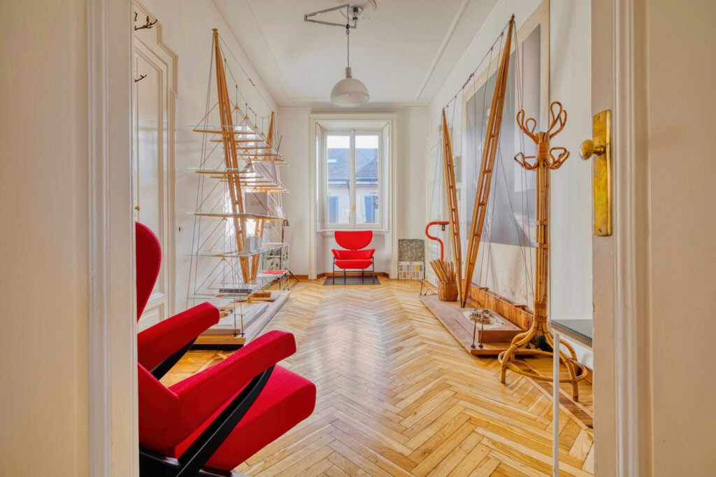 La Fondazione Franco Albini di Milano riapre al pubblico (con un messaggio di pace a cinque cerchi)