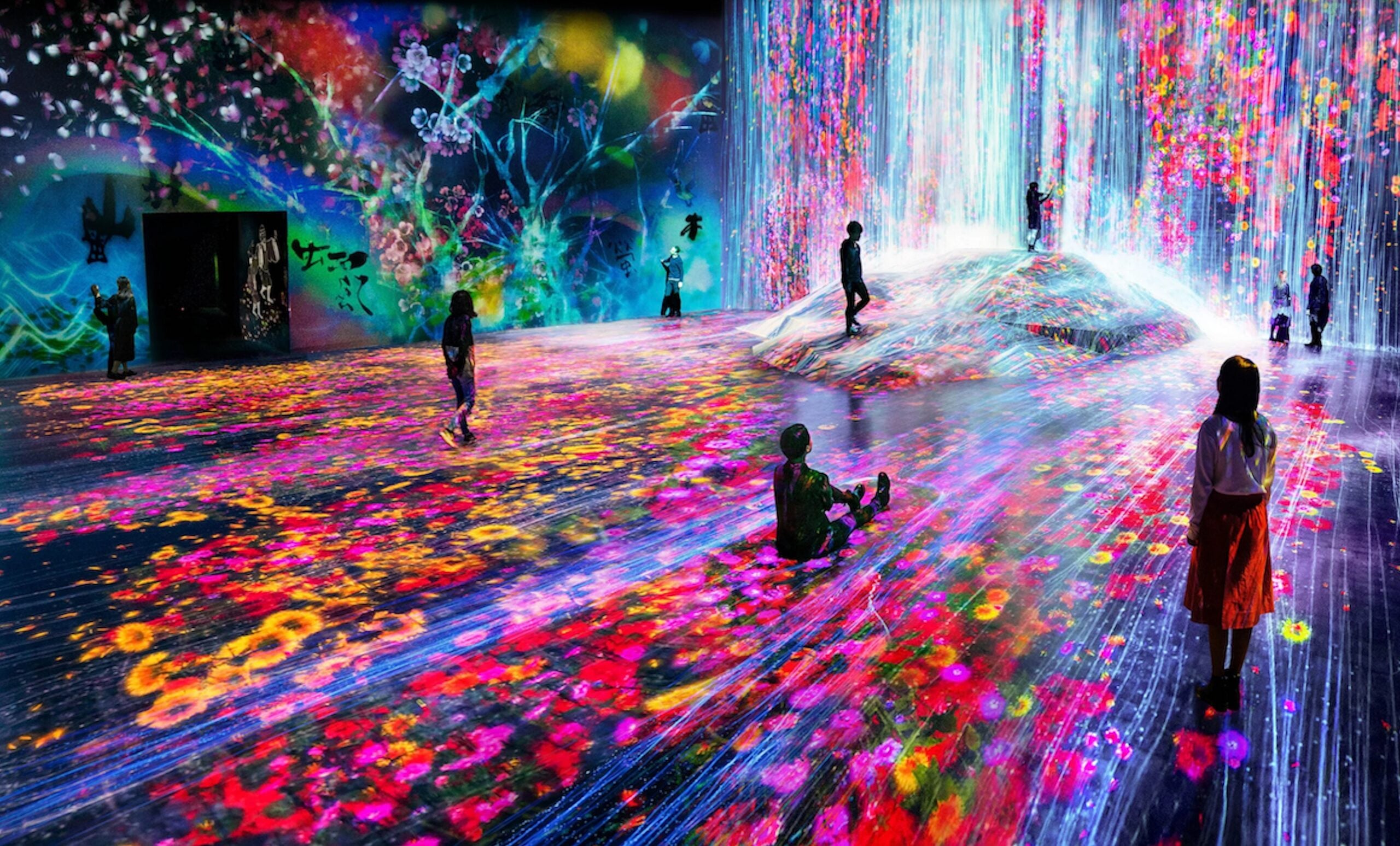 https://www.artribune.com/wp-content/uploads/2026/02/immersive-experience-teamlab-planets-tokyo-dmm-courtesy-teamlab-planets-scaled.jpg