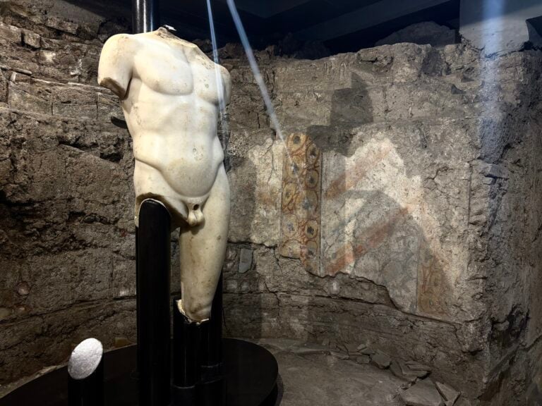 La statua dell'Atleta, nell'omonimo Portico di Catania. Ph. Melamedia