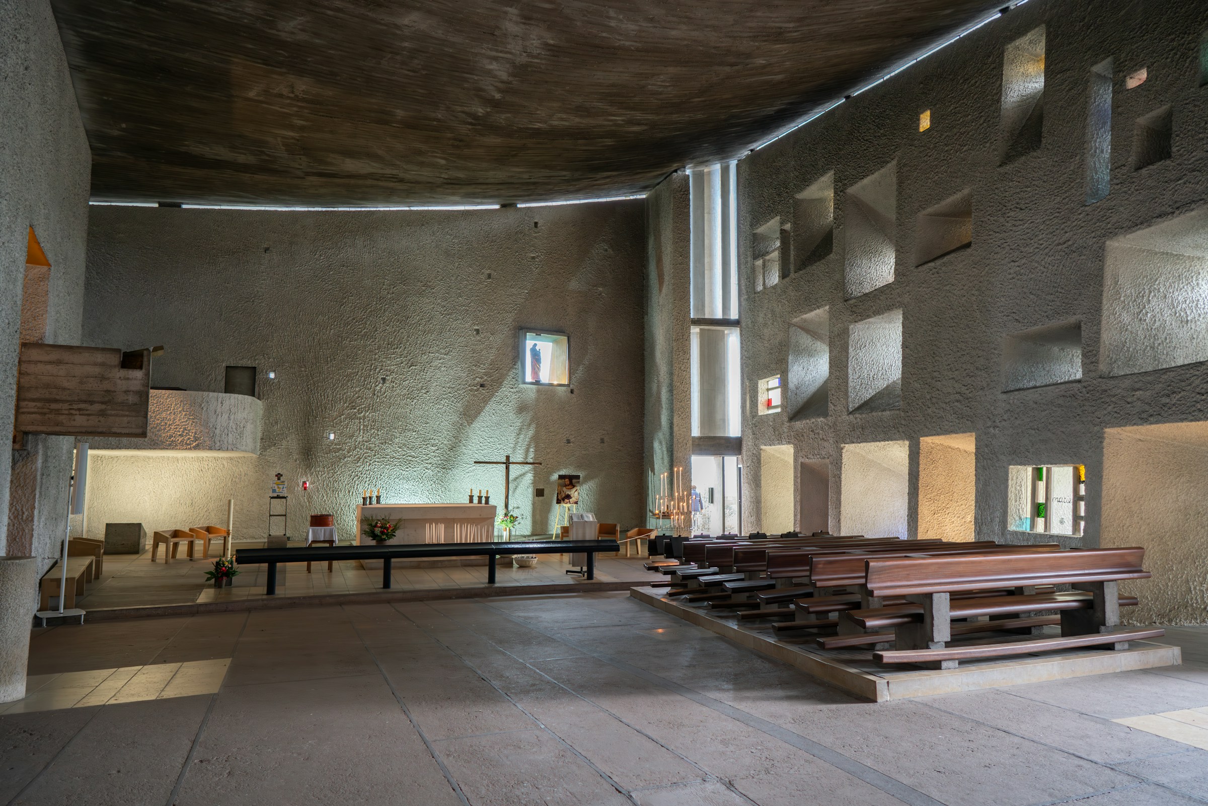 https://www.artribune.com/wp-content/uploads/2026/02/le-corbusier-cappella-di-notre-dame-du-haut-photo-richard-hedrick-1.jpg
