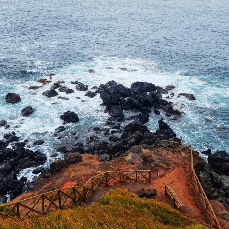 L&rsquo;ultimo lavoro in cassetta del duo formato da un musicista e una scultrice &egrave; nato sulle Azzorre