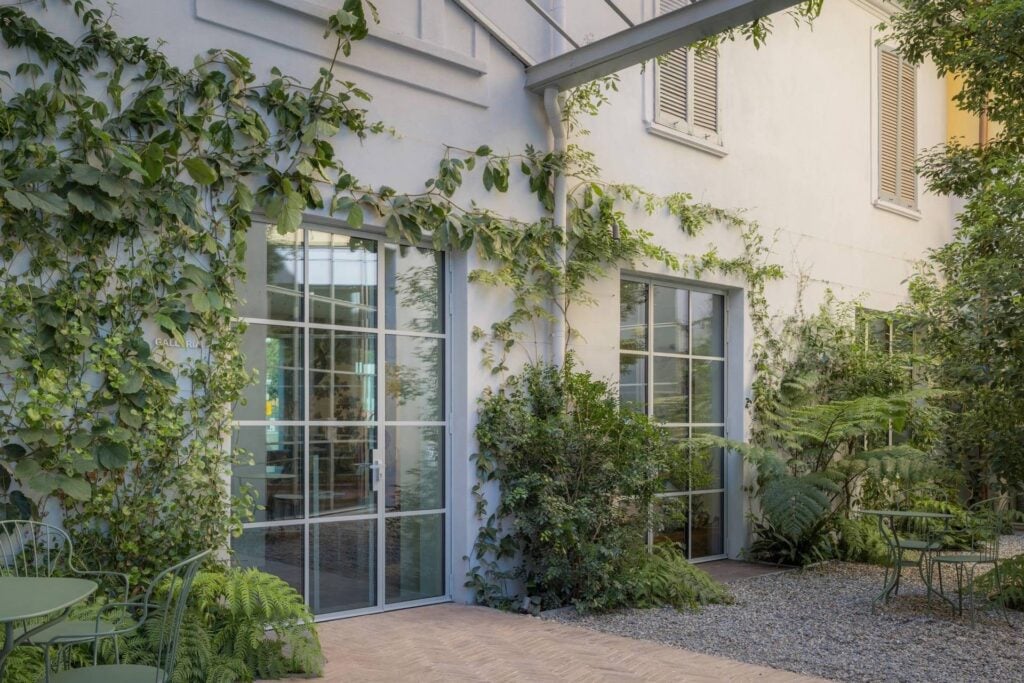 Tra arte, design e artigianato: Officine Saffi rilancia la ceramica contemporanea con il suo premio