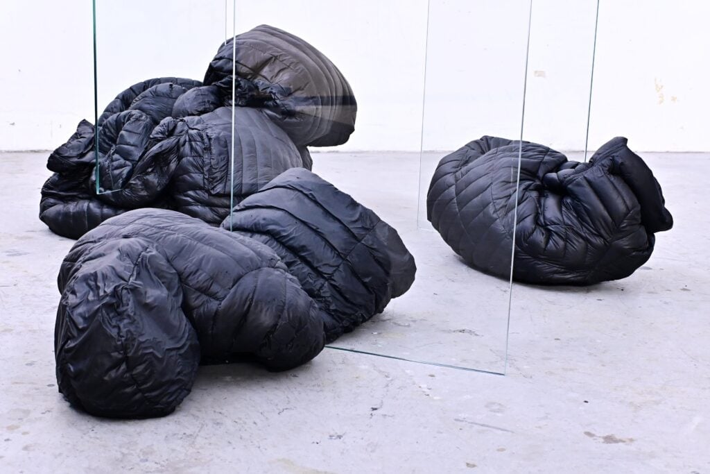 Particolare di Sulla Llinea, opera di Paolo Grassino. esposta Museo Carmi  di Carrara nell_ambito della mostra Poetiche dell'oggetto. Accademia di Belle Arti di Carrara