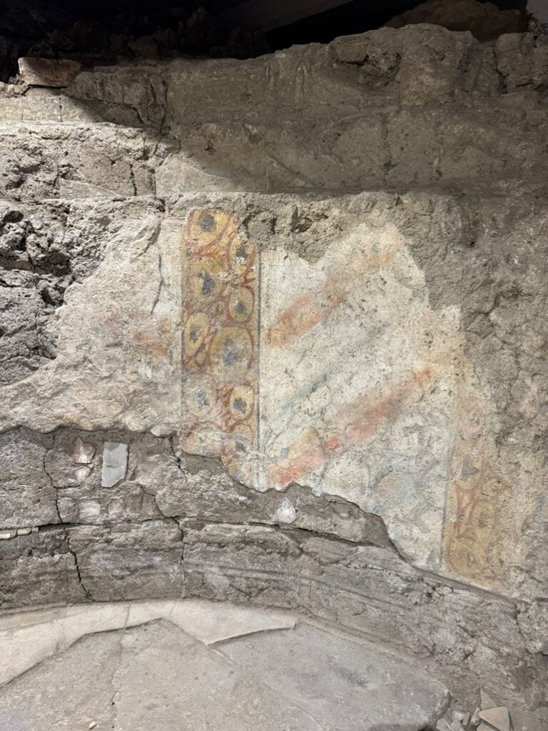 Portico dell'Atleta, Catania. decorazioni murarie