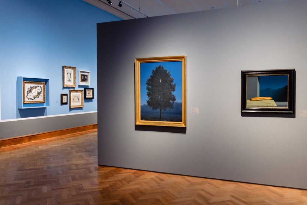 Ren&eacute; Magritte, La ligne de vie, KMSKA, Anversa. Veduta dell_allestimento. Ph Sanne De Block