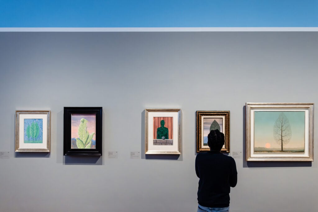 Ren&eacute; Magritte, La ligne de vie, KMSKA, Anversa. Veduta dell'allestimento. Ph Sanne De Block