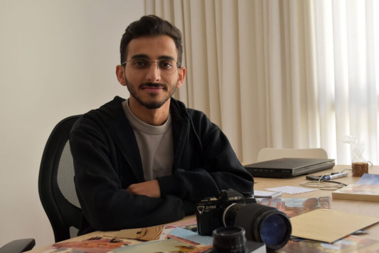 Saad Tahaitah nello Studio 1 a Villa Hegra, AlUla. Ph: Manuela De Leonardis