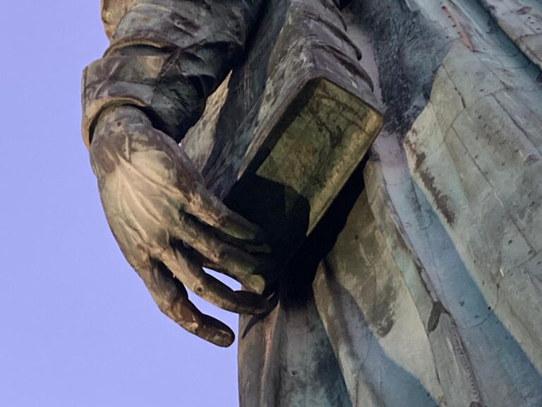 Le visite al Sancarlone sul Lago Maggiore per scoprire una delle statue pi&ugrave; alte al mondo. Dall&rsquo;interno