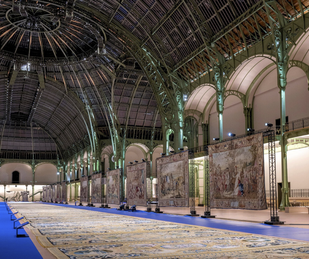 L’incredibile mostra di Parigi coi monumentali tappeti di Luigi XIV dura solo pochi giorni