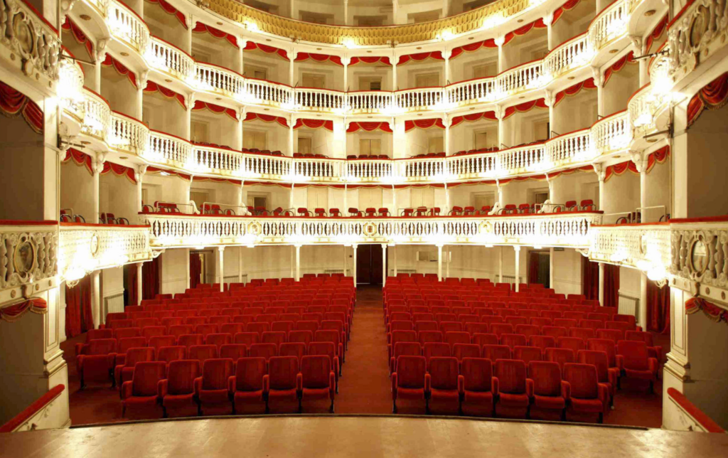 Il Teatro Sannazaro a Napoli, prima dell'incendio