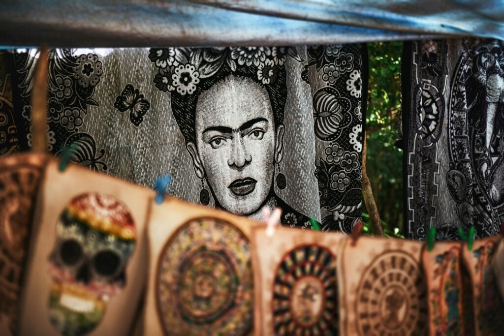 La mercificazione dell’artista Frida Kahlo è andata troppo oltre, dice una discendente