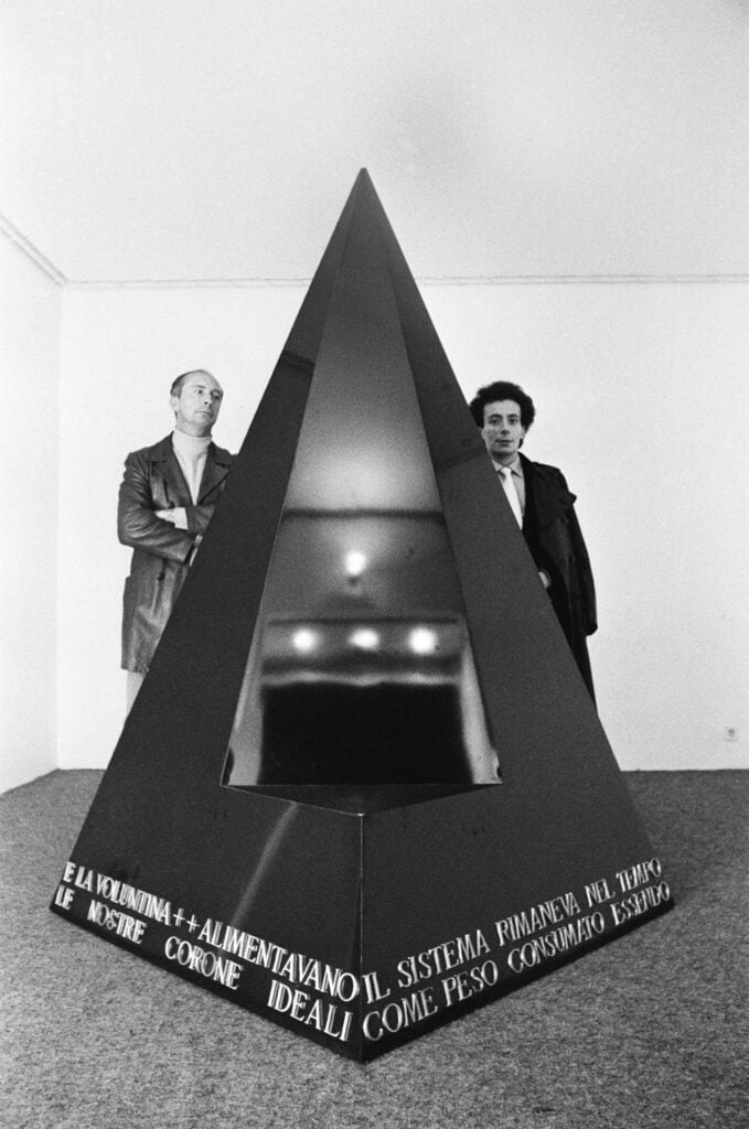 Vincenzo Agnetti – Lavorare insieme è atto politico