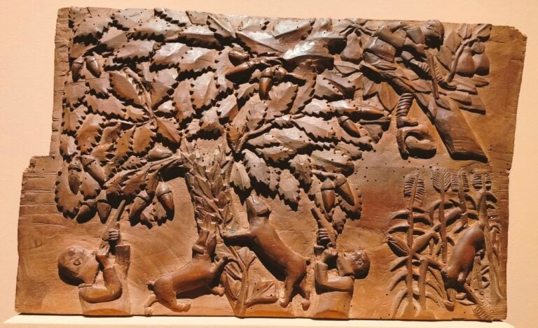 Un'opera lignea di Alberto Sani ('Scena di caccia')