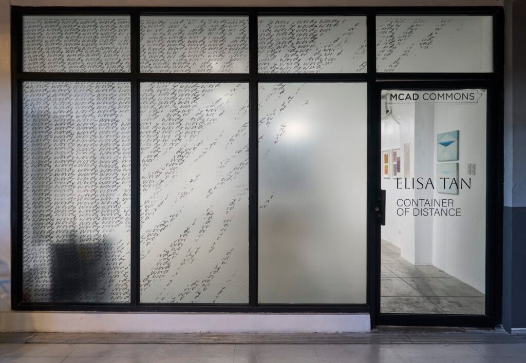 Veduta dell&rsquo;allestimento della mostra Elisa Tan Container of Distance al MCAD di Manila