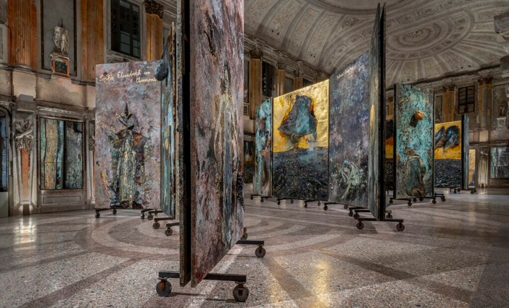 Anselm Kiefer, Le Alchimiste. Milano, Palazzo Reale, Sala delle Cariatidi. Installation view &copy;ElaBialkowska, OKNO Studio
