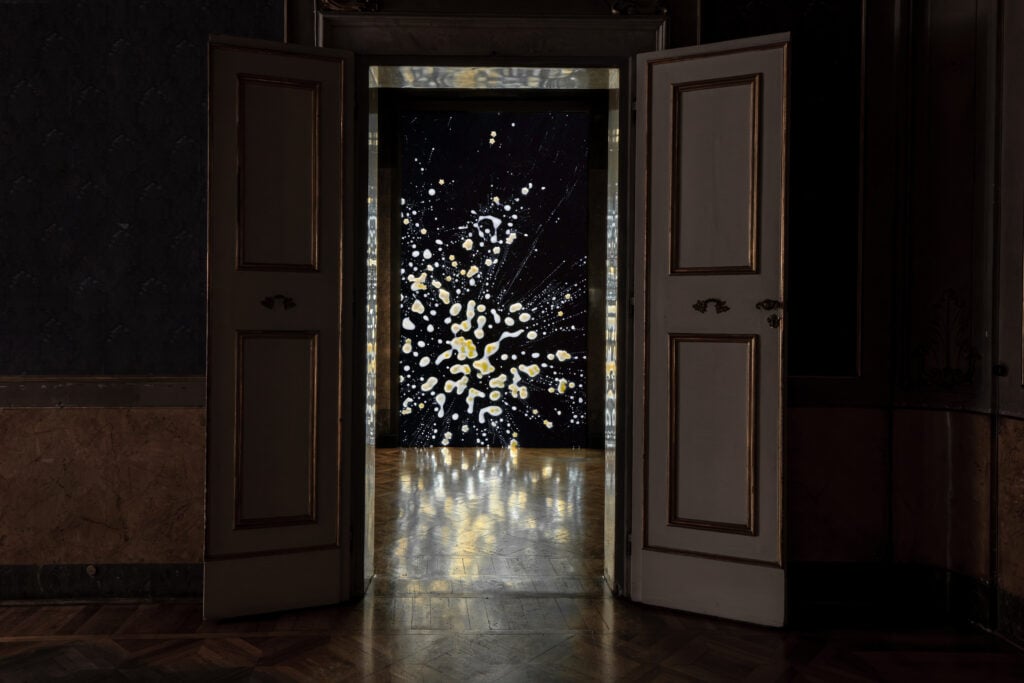 Un agosto sospeso tra memoria e immaginazione: l’artista Federico Grilli in residenza in un palazzo storico di Bologna 