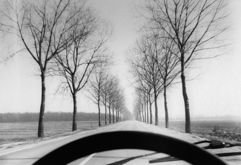 Paolo Mussat Sartor, Viaggi, 1977, stampa su carta al bromuro d'argento 15 &times; 23 cm