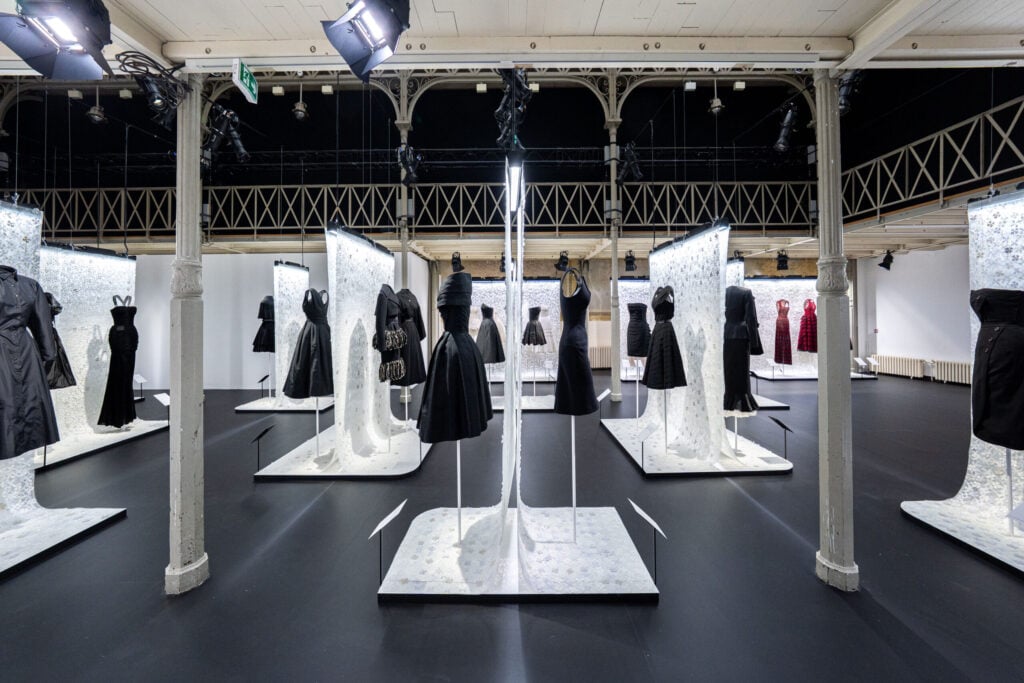 A Parigi una grande mostra racconta lo straordinario rapporto tra due maestri dell’alta moda