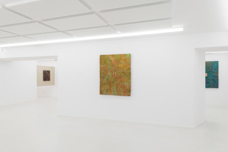 Vincenzo Schillaci, MOVIMENTO (perpetuo), 2025 veduta della mostra, Fondazione La Rocca, Pescara. Courtesy Fondazione La Rocca / Galerie Rolando Anselmi, Photo by Sebastiano Luciano