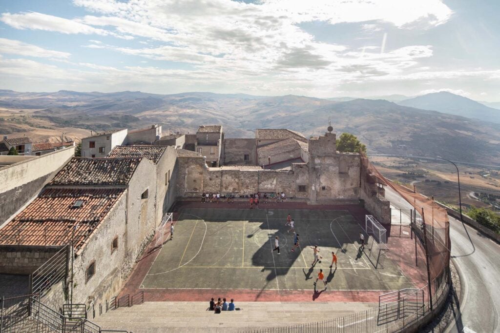 Raccontando Polizzi Generosa, borgo delle Madonie. In un libro le fotografie di Sandro Scalia