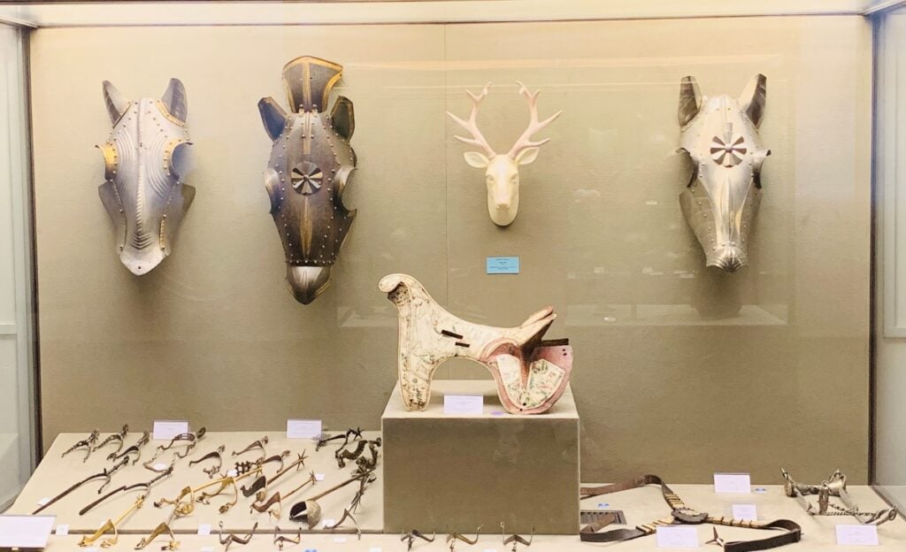 A Bologna il Museo Civico Medievale ospita opere contemporanee per parlare di ‘ornamento’ 