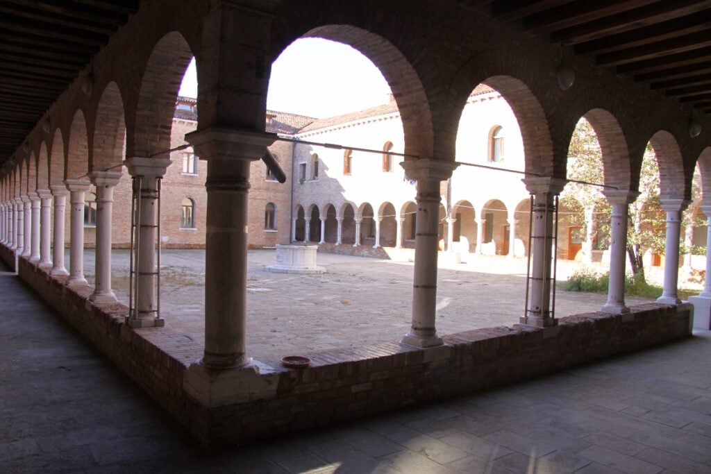 Chiostro del complesso monumentale dei SS. Cosma e Damiano alla Giudecca 