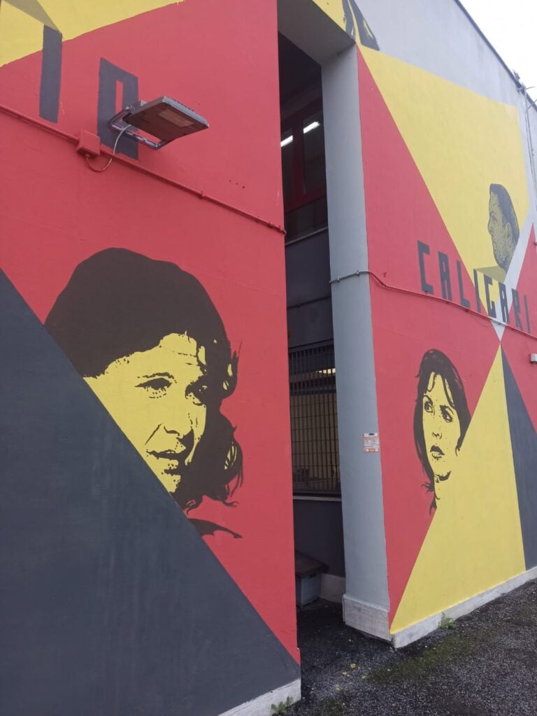 Leonardo Crudi, Claudio Caligari, 2025, colori al quarzo su muro, 8 x 12 m, Ostia