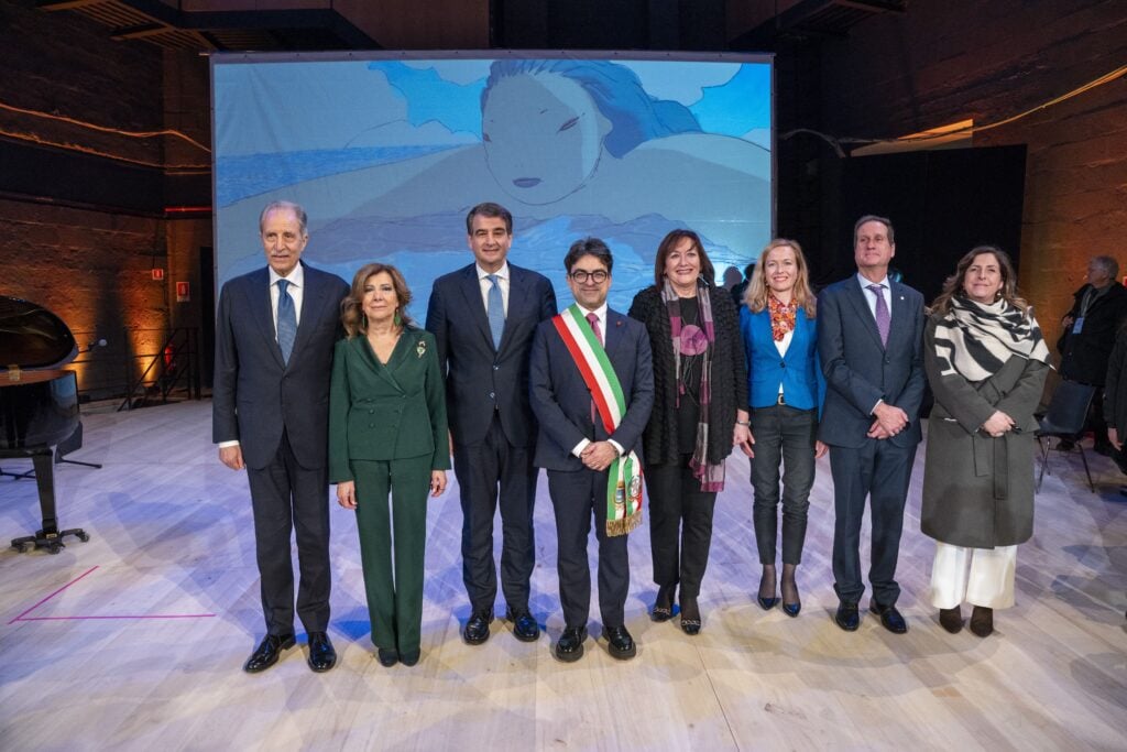 6.	Da sinistra a destra: Presidente della Regione Basilicata Vito Bardi; Ministra per le Riforme istituzionali Elisabetta Casellati; Vicepresidente esecutivo della Commissione europea Raffaele Fitto; Sindaco di Matera Antonio Nicoletti; Commissaria europea per il Mediterraneo Dubravka &Scaron;uica; Vice Segretaria Generale dell&rsquo;Unione per il Mediterraneo, Petra Kežman; Direttore Esecutivo di Anna Lindh Foundation Josep Ferr&eacute;