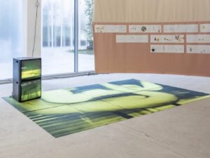 Mostre d’arte contemporanea per rendere vivo uno storico palazzo di uffici. Ci provano a Milano Bicocca