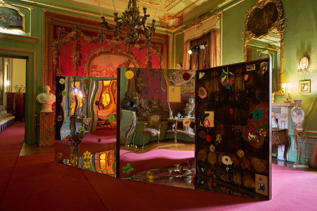 Jos&eacute; Mar&iacute;a Sicilia, "Reina de la noche alba" de la serie "El fondo oscuro" (2026), Installation view of "Noches y D&iacute;as, Palacio de Liria Madrid