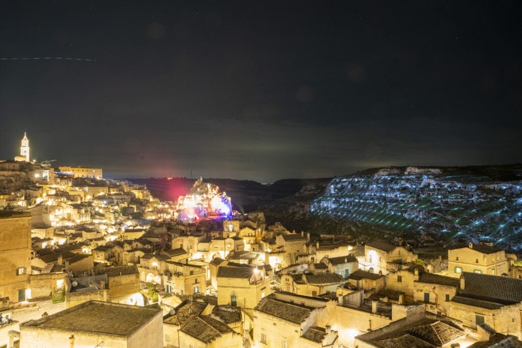 Show luminoso sulle Murgie